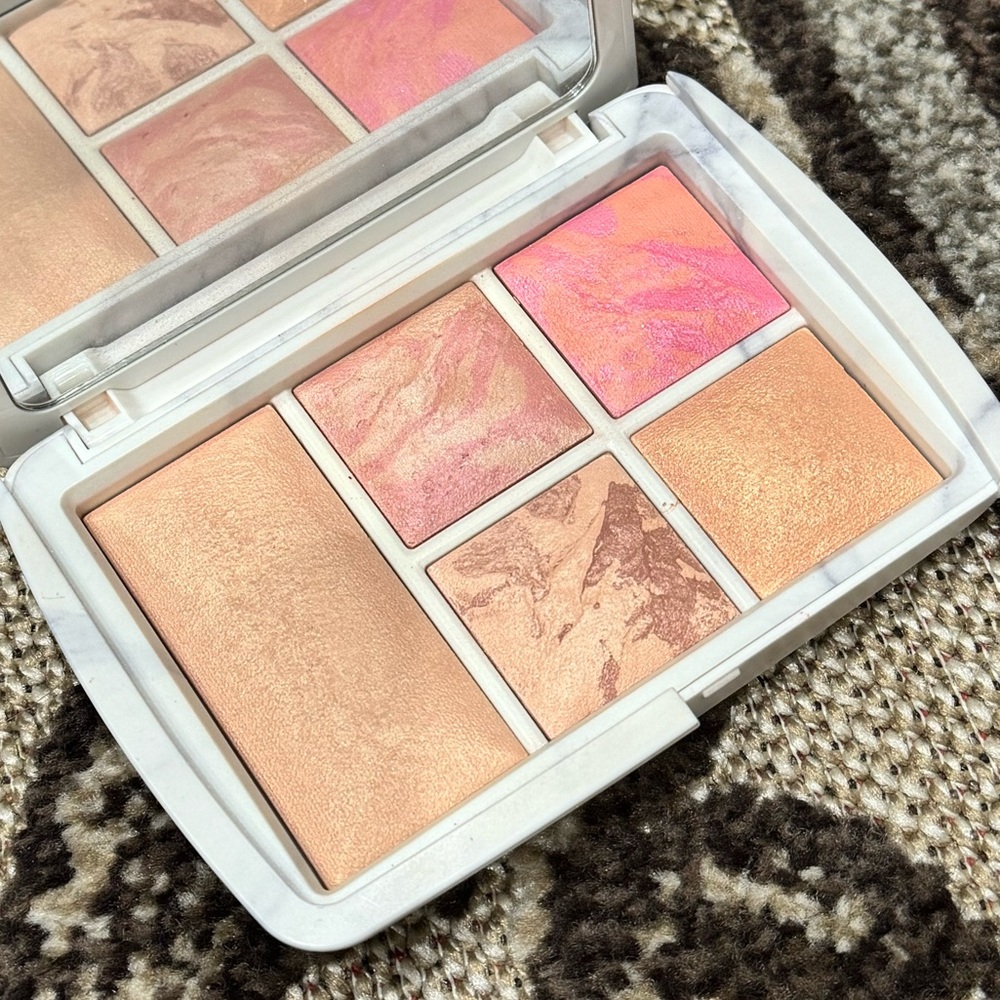 Hourglass Ambient face powder palette